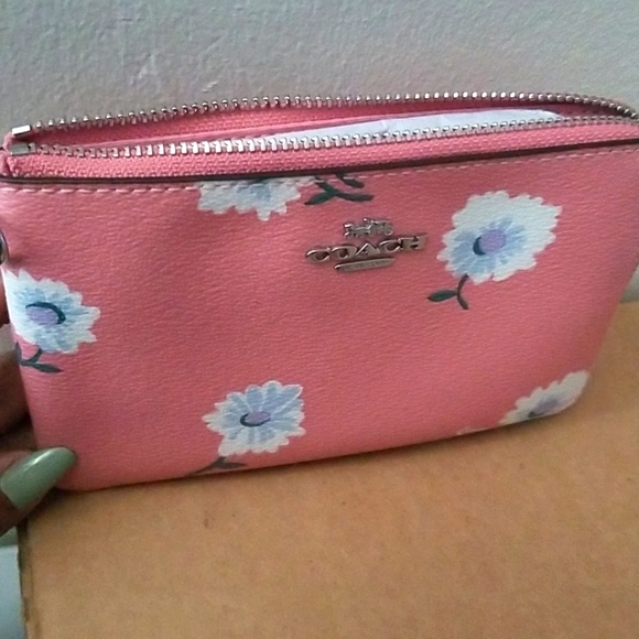 Coach Wristlet Floral - Picture 3 of 4